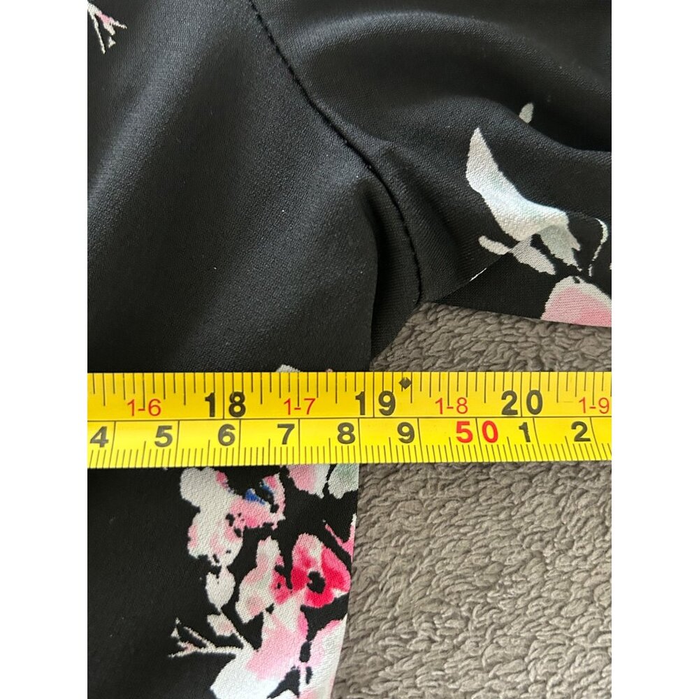 Torrid Black Floral V-Neck Peplum Blouse - Picture 6 of 8